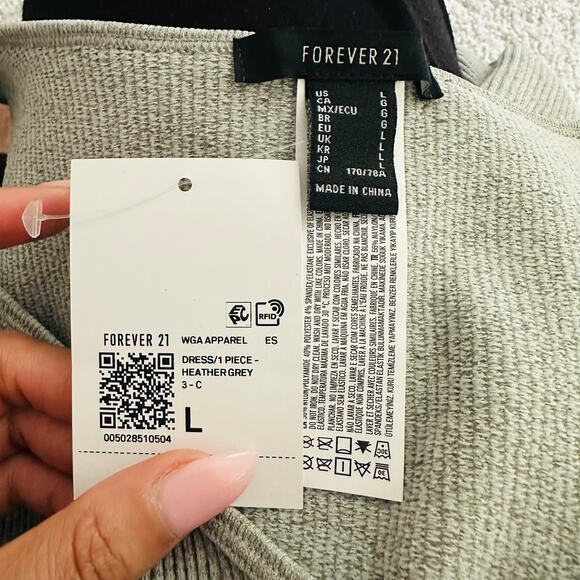 Forever 21 One Piece - Picture 5 of 5